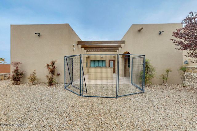 1009 Calle Griega, Las Cruces, NM 88011