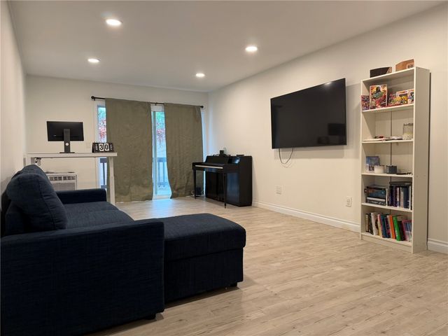 1000 W Macarthur 137, Santa Ana, CA 92707
