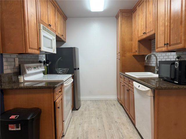 1000 W Macarthur 137, Santa Ana, CA 92707