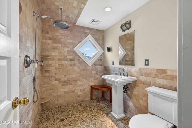 20 Bayonne Avenue, Monmouth Beach, NJ 07750