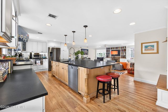 20 Bayonne Avenue, Monmouth Beach, NJ 07750