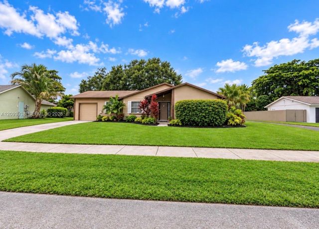 908 Cardinal Place, Homestead, FL 33035