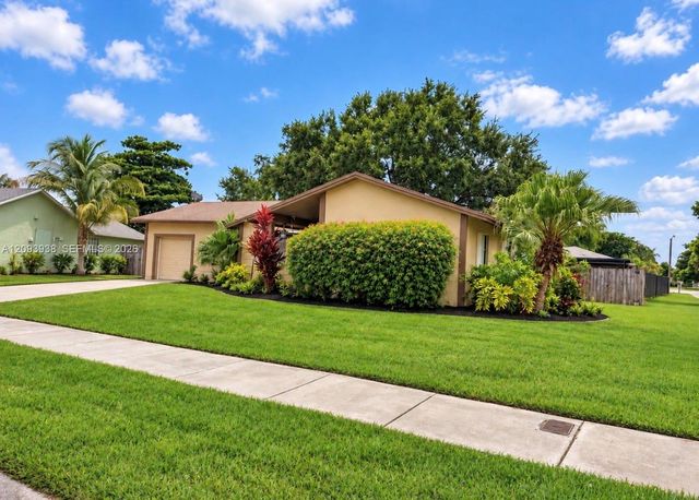 908 Cardinal Place, Homestead, FL 33035