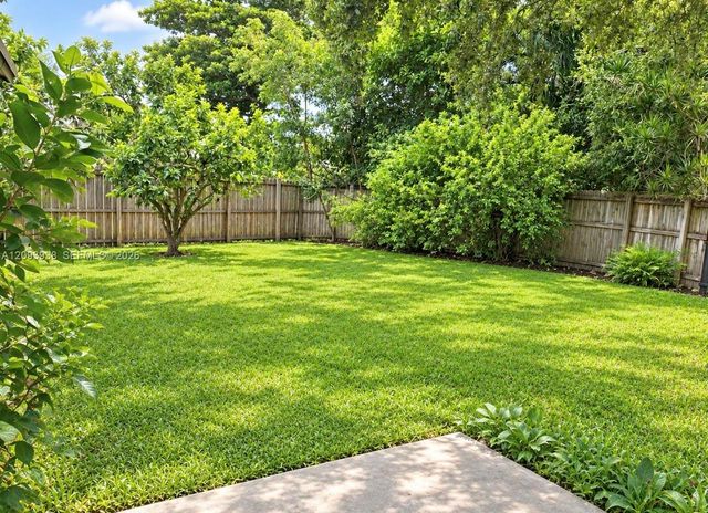 908 Cardinal Place, Homestead, FL 33035