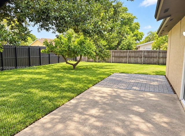 908 Cardinal Place, Homestead, FL 33035