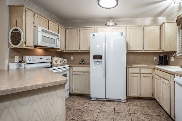 8059 E US Highway 82, Gainesville, TX 76240