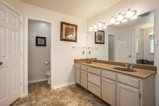 8059 E US Highway 82, Gainesville, TX 76240