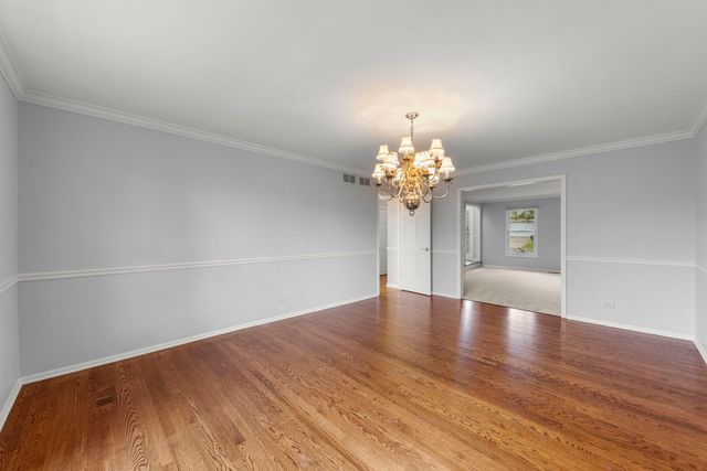 2256 Ridgewood Road, Lisle, IL 60532