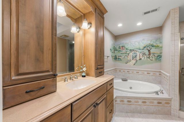 2256 Ridgewood Road, Lisle, IL 60532