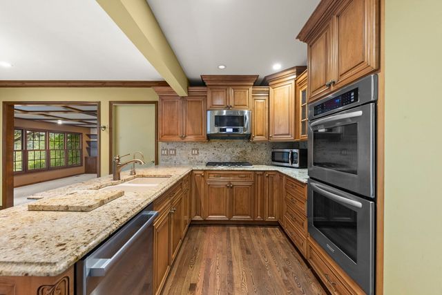 2256 Ridgewood Road, Lisle, IL 60532