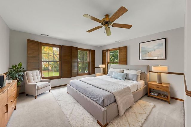 2256 Ridgewood Road, Lisle, IL 60532