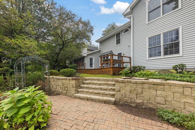 2256 Ridgewood Road, Lisle, IL 60532