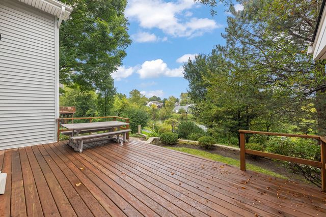 2256 Ridgewood Road, Lisle, IL 60532