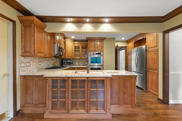 2256 Ridgewood Road, Lisle, IL 60532