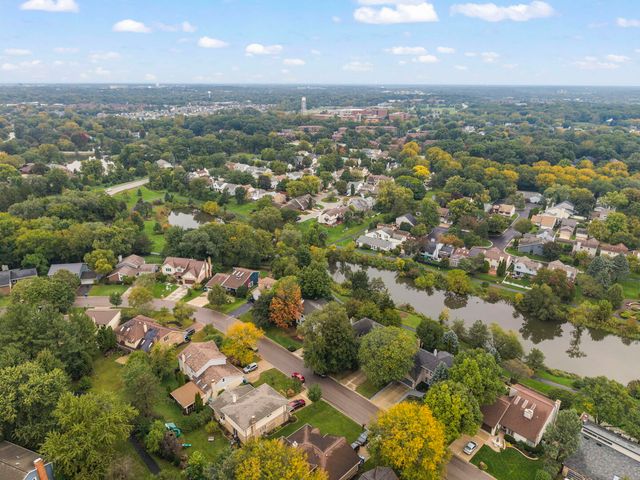 2256 Ridgewood Road, Lisle, IL 60532