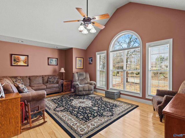 50 Pendleton Drive, Guntersville, AL 35976