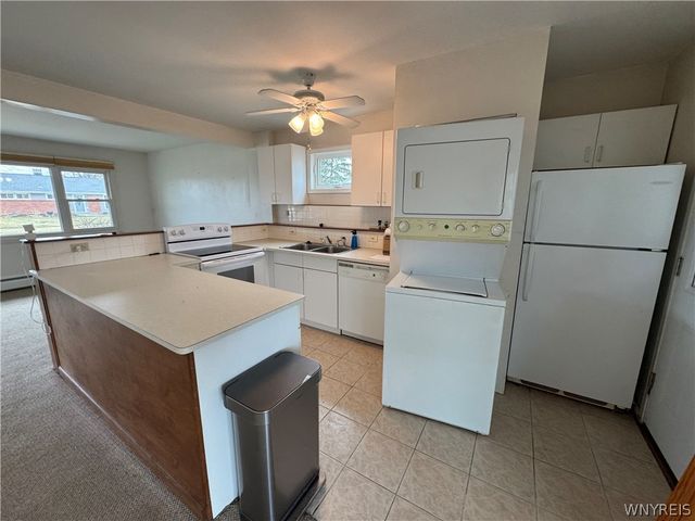 27 Woodlee Lane, Grand Island, NY 14072