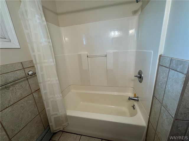 27 Woodlee Lane, Grand Island, NY 14072