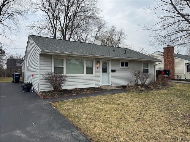 27 Woodlee Lane, Grand Island, NY 14072