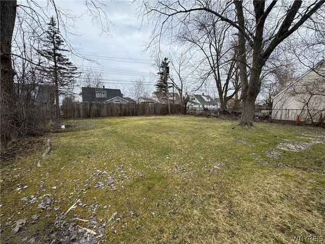 27 Woodlee Lane, Grand Island, NY 14072