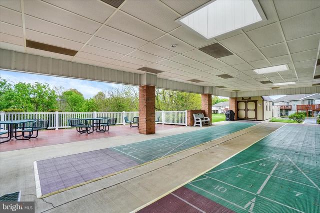 233 EQUINE CV, Red Lion, PA 17356
