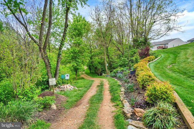 233 EQUINE CV, Red Lion, PA 17356