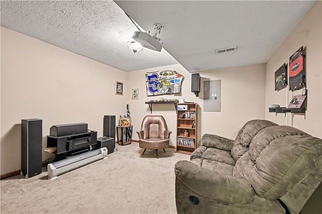 18713 Primrose Street, Smithville, MO 64089