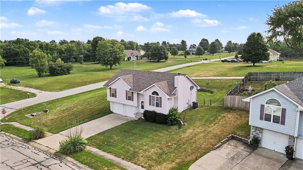 18713 Primrose Street, Smithville, MO 64089