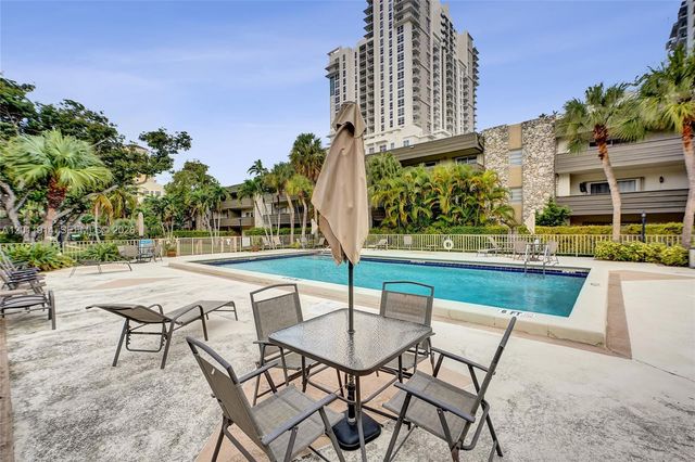 8335 SW 72nd Ave 205D, Miami, FL 33143