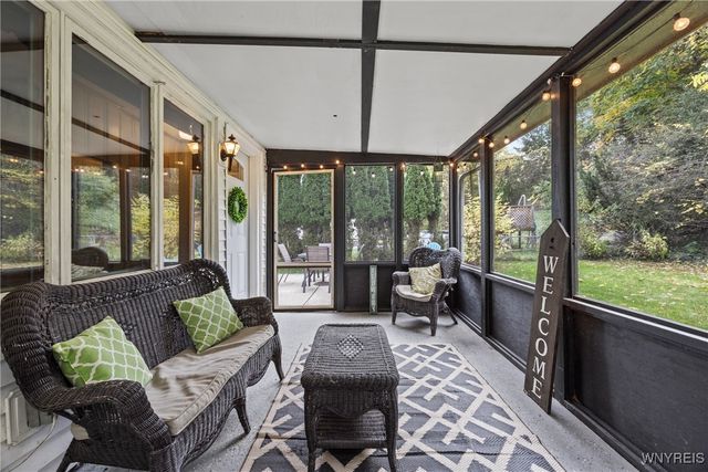 29 Rainbow Terrace, Orchard Park, NY 14127