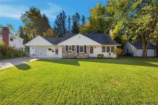 29 Rainbow Terrace, Orchard Park, NY 14127