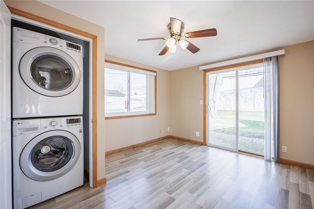 17 Beechcraft Dr, Gates, NY 14606