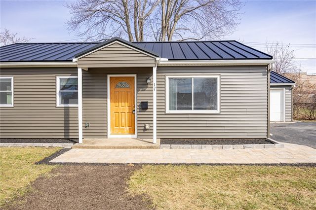 17 Beechcraft Dr, Gates, NY 14606