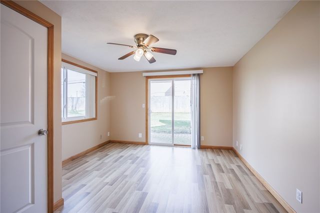 17 Beechcraft Dr, Gates, NY 14606