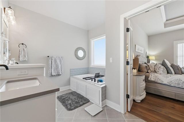 2617 SW Hook Farm Lane, Lee's Summit, MO 64082