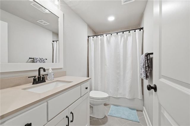 2617 SW Hook Farm Lane, Lee's Summit, MO 64082