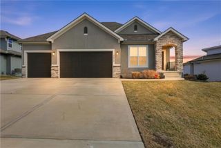 2617 SW Hook Farm Lane, Lee's Summit, MO 64082