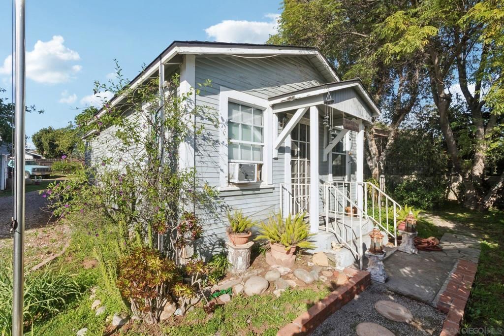 1014 Sumner, El Cajon, CA 92021