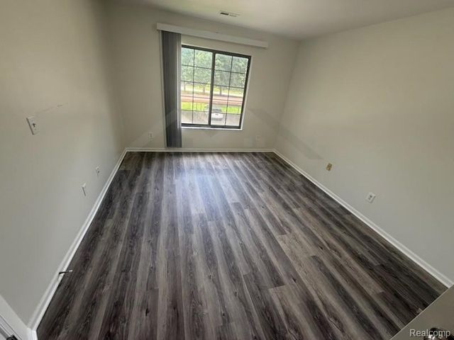 1560 Meadow Side Drive, Rochester Hills, MI 48307