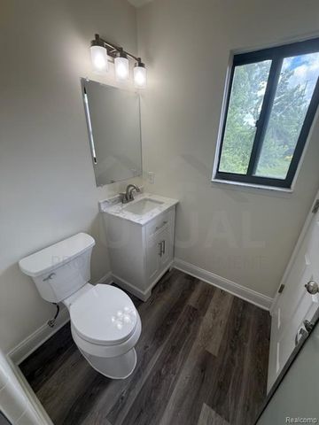 1560 Meadow Side Drive, Rochester Hills, MI 48307