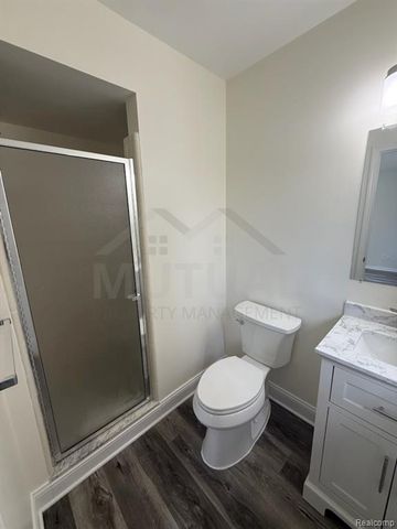 1560 Meadow Side Drive, Rochester Hills, MI 48307