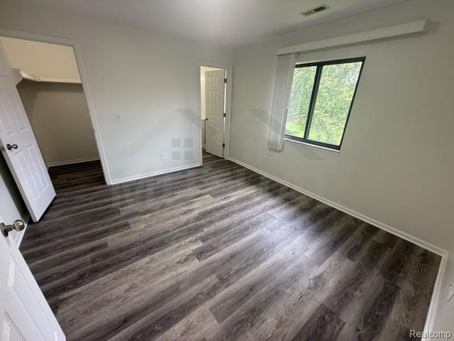 1560 Meadow Side Drive, Rochester Hills, MI 48307