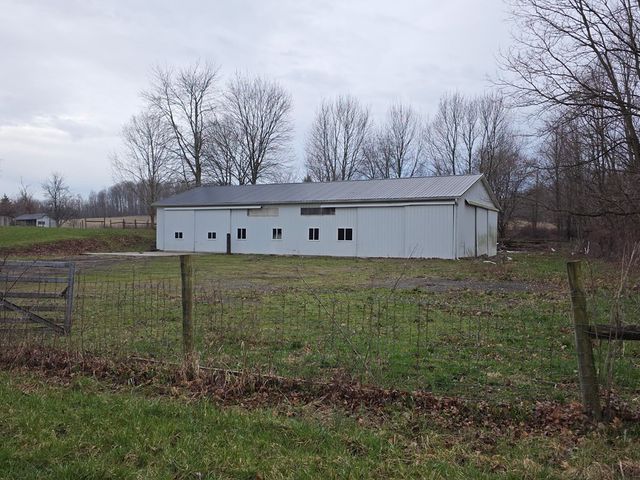 6758 County Road 22, Fredericktown, OH 43019