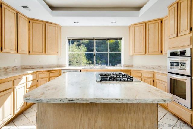 1561 Greenridge Drive, Vista, CA 92081