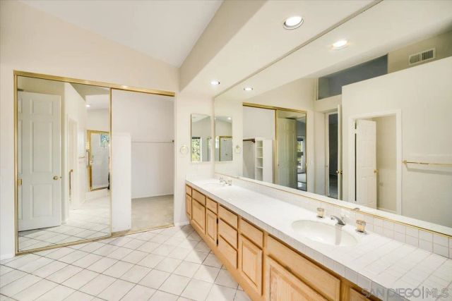 1561 Greenridge Drive, Vista, CA 92081