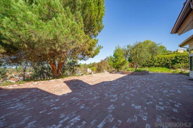 1561 Greenridge Drive, Vista, CA 92081