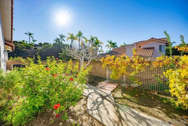 1561 Greenridge Drive, Vista, CA 92081