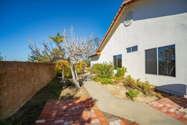 1561 Greenridge Drive, Vista, CA 92081