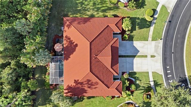 7432 Berkshire Pines DR, Naples, FL 34104