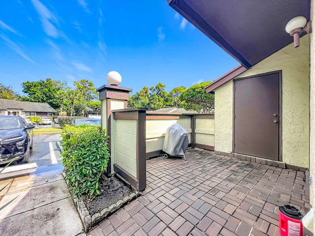 281 AMBER Court, Royal Palm Beach, FL 33411